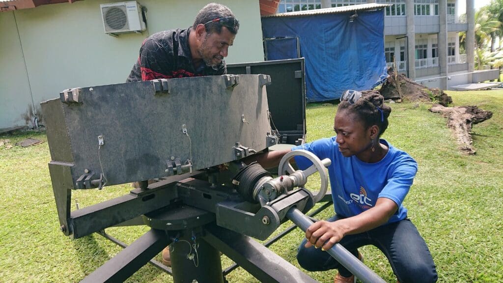 Hlekiwe Kachali, right, tests a quick-deployment satellite kit in Suva, Fiji, last November. Photo: WFP