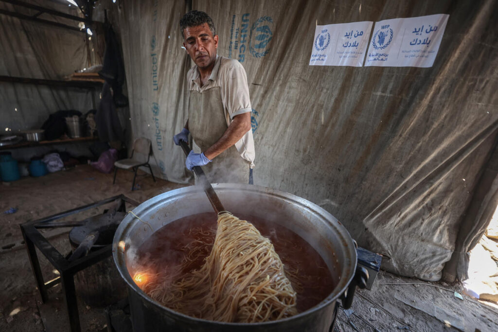 Hot meals kitchen in Gaza