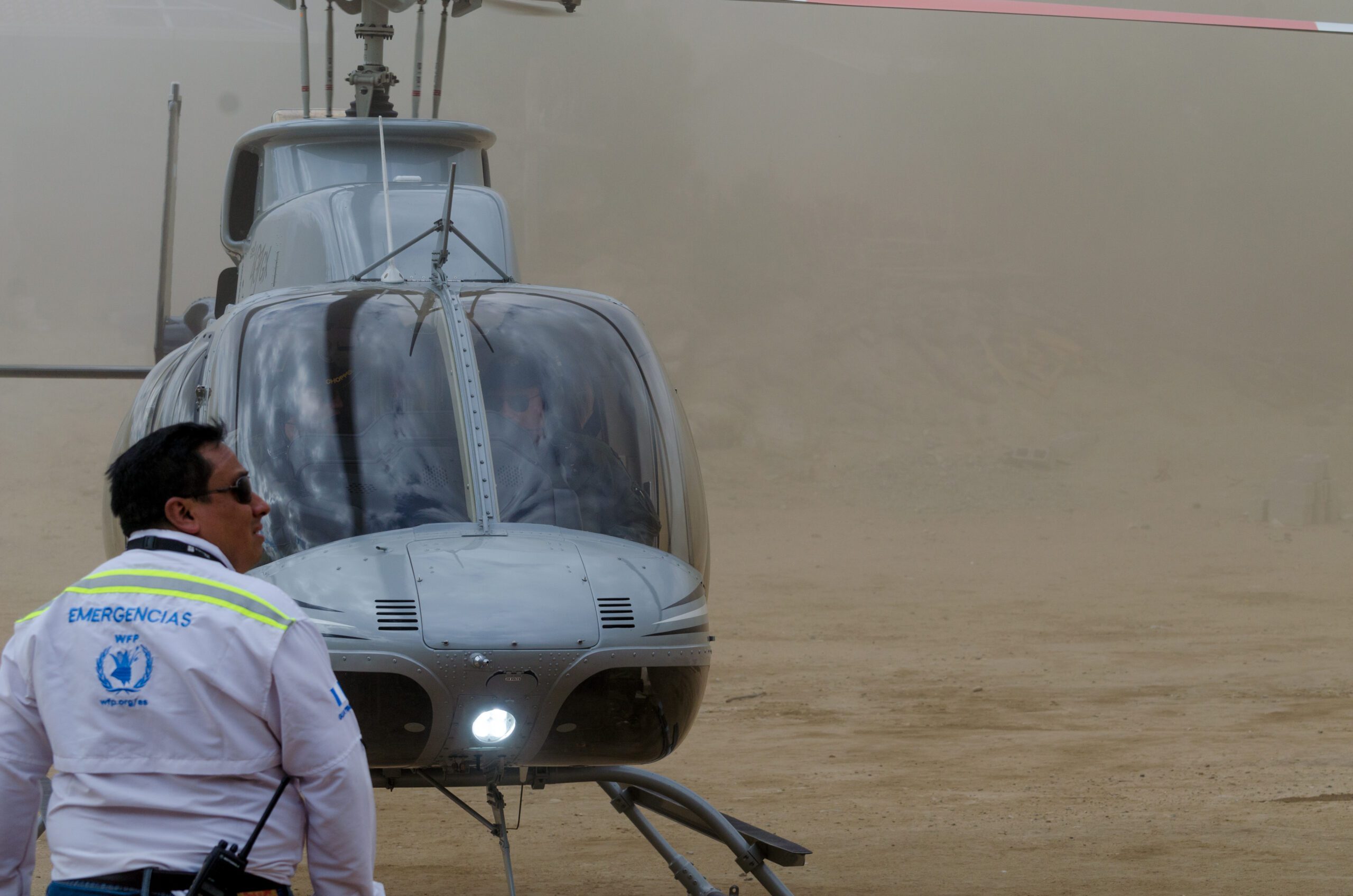 Guatemala, Dry Sinaneca, San Jorge (Dry Corridor - province of Zacapa), 6 April 2016

The United Nations World Food Programme (WFP) committed today to both assisting 1.6 million people hit by droughts exacerbated by El Niño in Guatemala, Honduras, El Salvador and Haiti and building resilience against future climatic shocks.
Speaking at the end of visits to El Salvador and Guatemala to see the compounded impact of El Niño, one of the strongest in the last half century, WFP Executive Director Ertharin Cousin said WFP planned to scale up to help the most vulnerable in the four countries through August.
At the same time, working closely with governments, we are placing resilience at the heart of our longer response. We must work to ensure vulnerable people are not repeatedly pushed deeper into hunger and can build longer-lasting assets that will survive potential disasters, Cousin said in Guatemala.? ?Overall WFP is committed to helping people build a world with Zero Hunger, she added. A key to this global goal being achieved in Central America and elsewhere is that communities are able to better adapt, ensuring they are more prepared for climatic shocks and can recover faster.
People hit by drought benefit from programmes which deliver cash, cash-based vouchers and mobile transfers in El Salvador and Guatemala to obtain food, including more diversified and fresh produce, while simultaneously building local economies. In addition, WFP and its partners provide nutrition training as well as support for reforestation, irrigation and community gardens.
The Executive Director visited communities in the drought-prone Dry Corridor where she talked with local people about how to overcome the impact of the extended dry period.? ?Next week, Cousin visits Haiti to meet vulnerable communities also struggling with the impact of El Niño.
According to assessments by WFP and governments, more than 2 million people in Guatemala, Honduras and El Salvador are