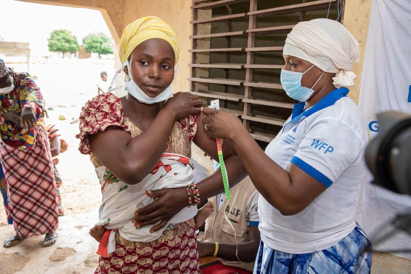Hand measurement of Fadima Keita to know her actual nutritional status

The WFP project RESIGUI, funded by the European Union in Guinea supports 20,000 food insecure and vulnerable households (100,000 people) across the four (4) regions of the country with food and nutrition assistance through unconditional cash transfers, plumpy d’oz, super cereal and fortified oil rich in vitamin A distribution to improve their food security and nutritional status. The project also includes a resilient component by equipping smallholder farmers and communities with seeds, farming tools, storage facilities, access to water, cash for work and trainings on good agricultural practices, governance, and simplified fund management. This aims to improve their local food (rice and vegetable) production systems and access to market.