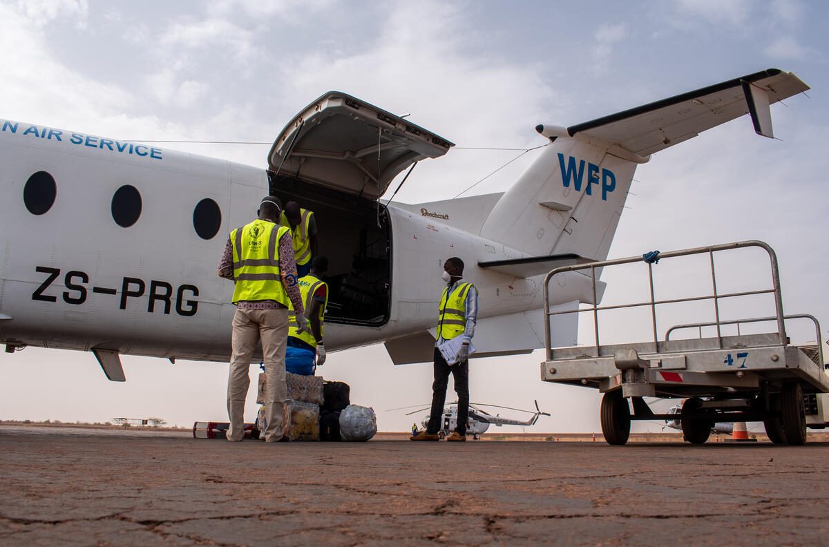 Mali, Sévaré, Mopti Region, 10 April 2020
 
Mopti Airport, in Mali UNHAS continues to provide lifesaving transportation services to humanitarian aid workers, has revised its procedures and is implementing measures to prevent the risk of infection and transmission of the Corona virus.

In the photo: UNHAS staff loading passengers&#039; suitcases onto the aircraft.
 
Photo: WFP/Benoit Lognone