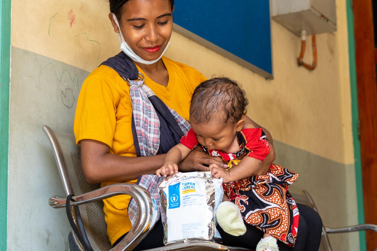 Timor-Leste, Dili, 28 October 2022

In the photo: in Becora Community Health Center in Dili, a mother and her baby is looking at Super Cereal, a blend that is rich in nutrition that is given to malnourished pregnant and breastfeeding women