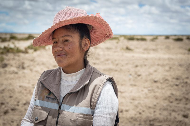 Rosario Navia, quinoa bars producer

Rosario Navia, is a 24 years old woman from an aymara quinoa producers community, Ucumasi (Oruro, Bolivia). When she was 17, she moved to Cochabamba to work in a restaurant washing dishes and cleaning floors. She realized that she worked for a low salary and overtime was not paid, that’s why she decided to go back to Ucumasi and start a small business in her community that allows her and other community members to live with dignity. Together, with other young women, funded in 2012 “Asociación de Mujeres Productoras de Ucumasi – AMPRODUC”.