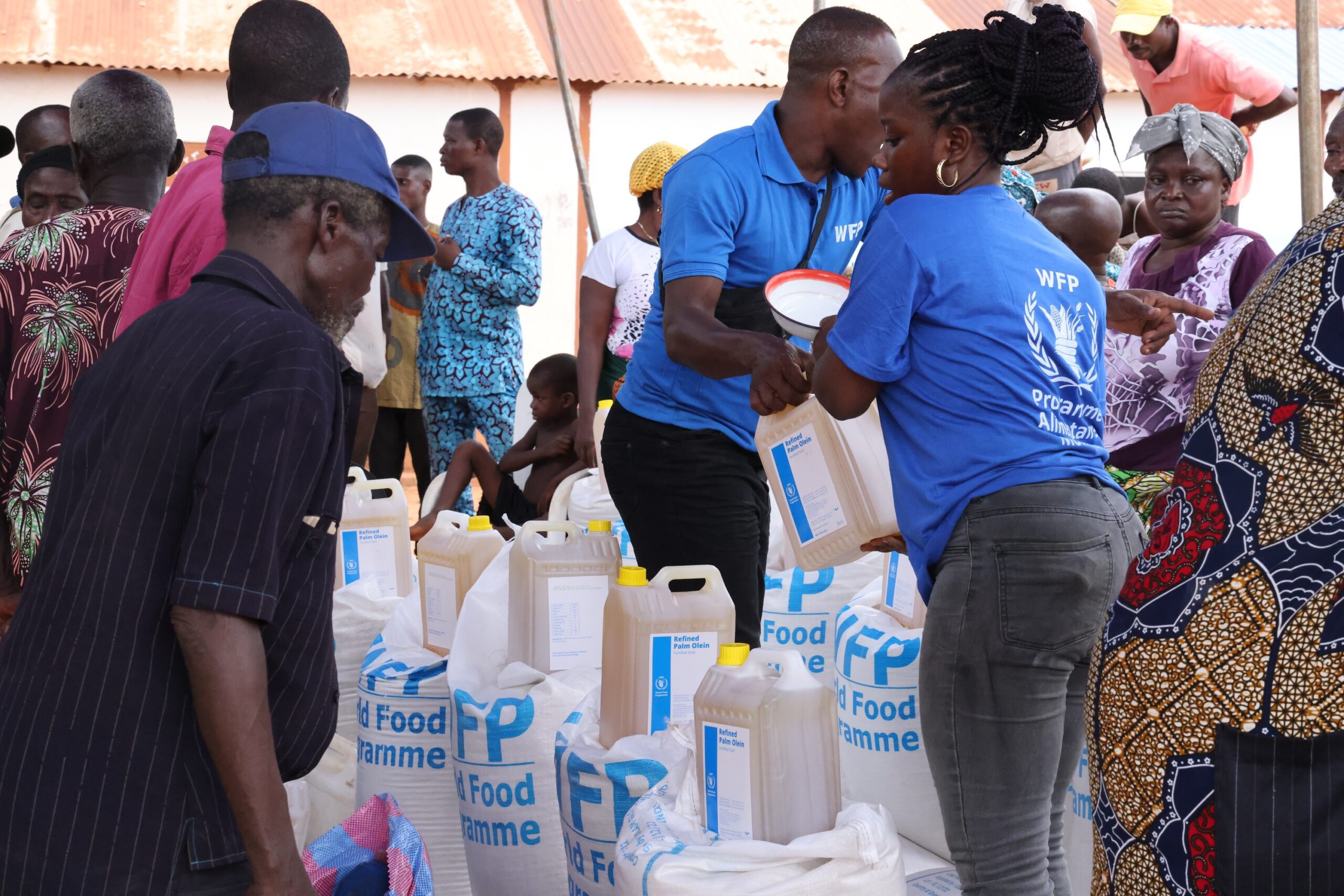 Food assistance operation for vulnerable populations in Dogbo and Houéyogbé (in Benin) by World Food Programme

Since February 2022, the Ukrainian crisis has had a negative impact on the international market, in particular on exports of products such as wheat, cereals, sugar, oils, agricultural fertilizers, fuel, gas and coal.

Like most countries, Benin is totally dependent on wheat imports from Russia and Ukraine, representing 100% of total imports of this commodity. In Benin, the import of cereals from Russia is currently stopped and disrupts a sector already affected by the pandemic and the climate crisis. Wheat market prices have increased.

The soaring prices of wheat derivatives (20% of the inflation rate) has a negative impact on the household food basket. In addition, production has been directly affected by the price of fertilizers and oil, which has led to a reduction in productivity and overall local production. This situation has affected the food security of already vulnerable households.

In its effort to assist vulnerable populations, the World Food Programme obtained funding from Japan through the project &quot;Managing the social and economic impact of the conflict in Ukraine: Response to the crisis in Benin&quot;. This project promotes food support to people whose structural vulnerability and food insecurity have been exacerbated by the impact of the crisis in Ukraine, the objective being to ensure that households affected by the crisis in the targeted areas are in able to meet their basic food needs during and after this crisis. By improving the food security of the most vulnerable during this crisis, the project aims to reduce the proportion of households having to resort to harmful coping strategies.

Thus, from June 20 to 23, 2023, WFP distributed 359.79 tons of food to 3,000 households in the communes of Dogbo and Houéyogbé. The foods distributed consist of rice, cowpea, fortified oil and iodized salt to impact 15,000 people.