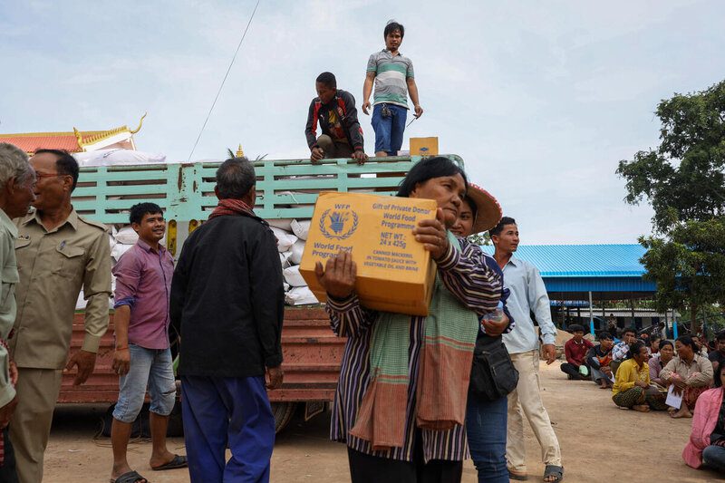 Cambodia , Bakan District, Pursat province, 28 October 2020
 
In the photo: People receive the food packages distributed in response to the recent floods in, Pursat Province.

Photo: © WFP/Cesar Lopez

The continuous heavy rainfall has triggered floods and landslides in at least 14 of the country’s 25 provinces, including the capital Phnom Penh. As of today, at least 38 lives have been lost, while about 200,000 households and 329,754 hectares of rice and other crops have been affected. 
 
The World Food Programme, in partnership with the National Committee for Disaster Management and support from USAID, will distribute food to 2,560 households worst-affected by flood in the Pursat province starting Wednesday, 28 October.  
 
Each household in three districts of Pursat province, namely the Pursat town, Bakan district and Kravanh district, will receive a ration consisting of 50 kg of rice and canned fish.  
 
These households that have been selected were identified through the results of the rapid multi-sectoral assessment conducted by the Humanitarian Response Forum composing of more than 35 UN agencies and INGOs and NCDM, and the field assessment conducted by WFP.