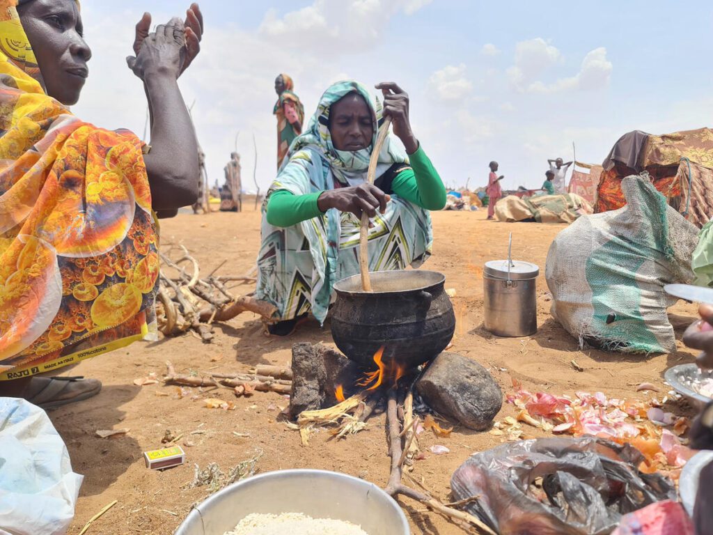 People flee conflict in Sudan