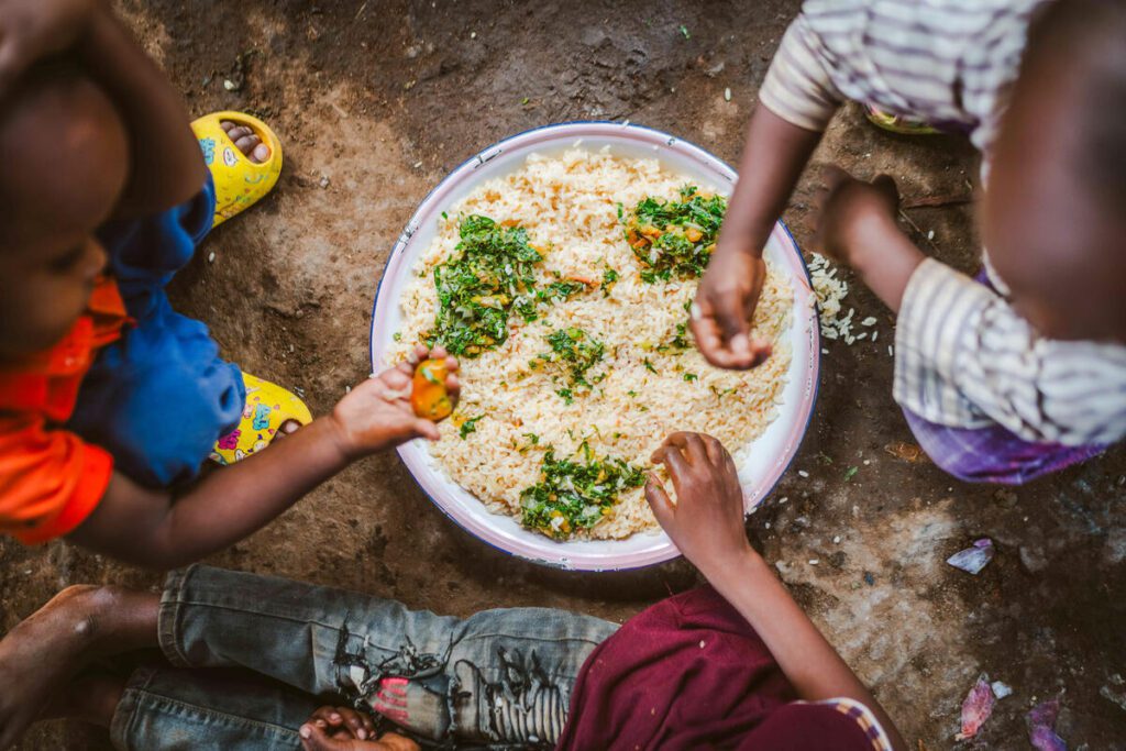 Children eating in Kenya