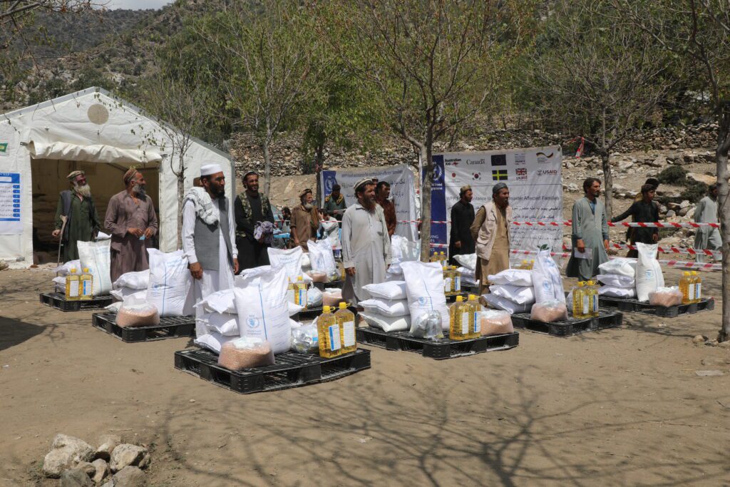 WFP food distribution to families affected