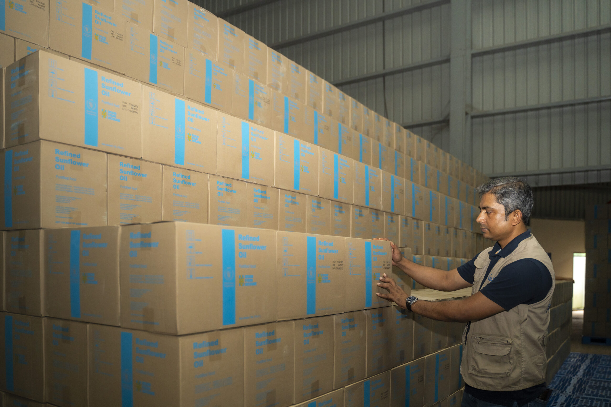 WFP Bangladesh received 2,204 pounds of refined sunflower oil from Ukraine