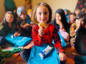 Students eat lunch in Afghanistan