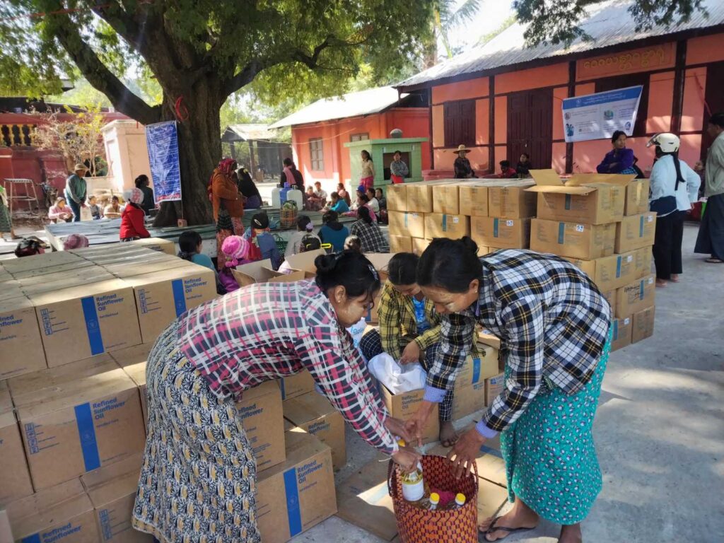 Women at WFP food distribution